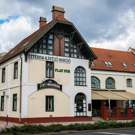 Play Pub Etterem Es Panzio Bed & Breakfast Debrecen Exterior photo